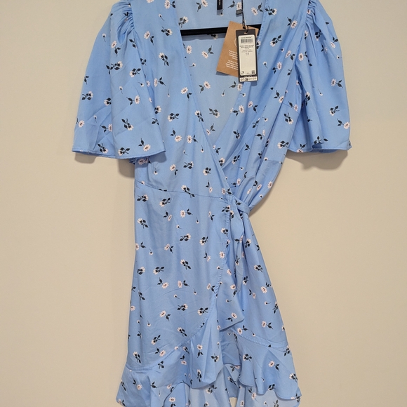 Vero Moda Dresses & Skirts - Vero Moda Blue Floral Asymmetrical Dress